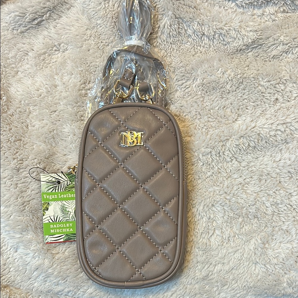Badgley Mischka Diamond Quilted Crossbody Oval Phone Case in Taupe New